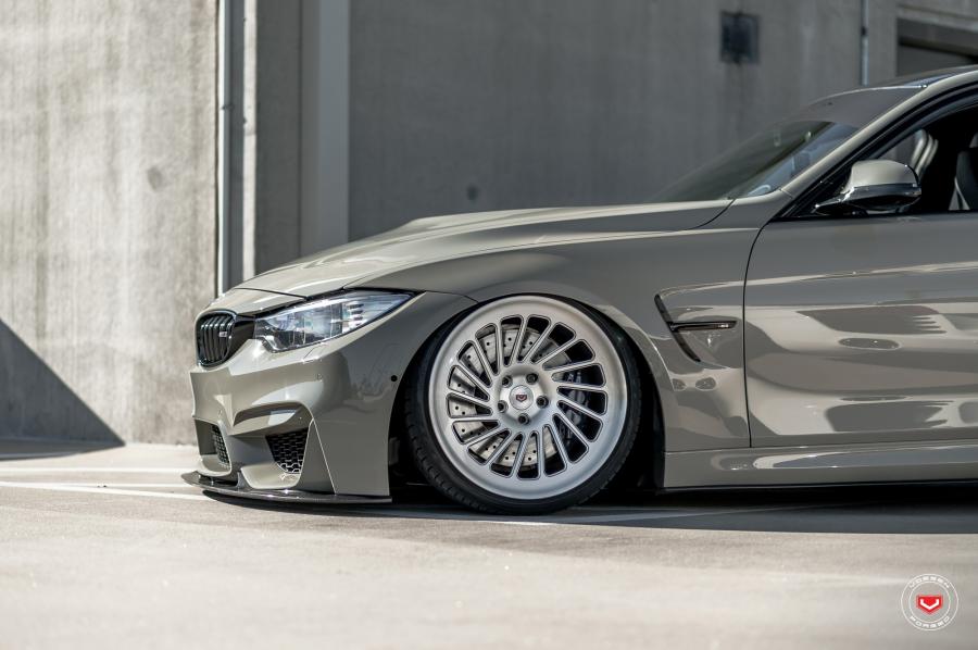Детали экстерьера BMW M3 Sedan on Vossen Wheels (LC-106T) 2017 года  (фото 11 из 26)